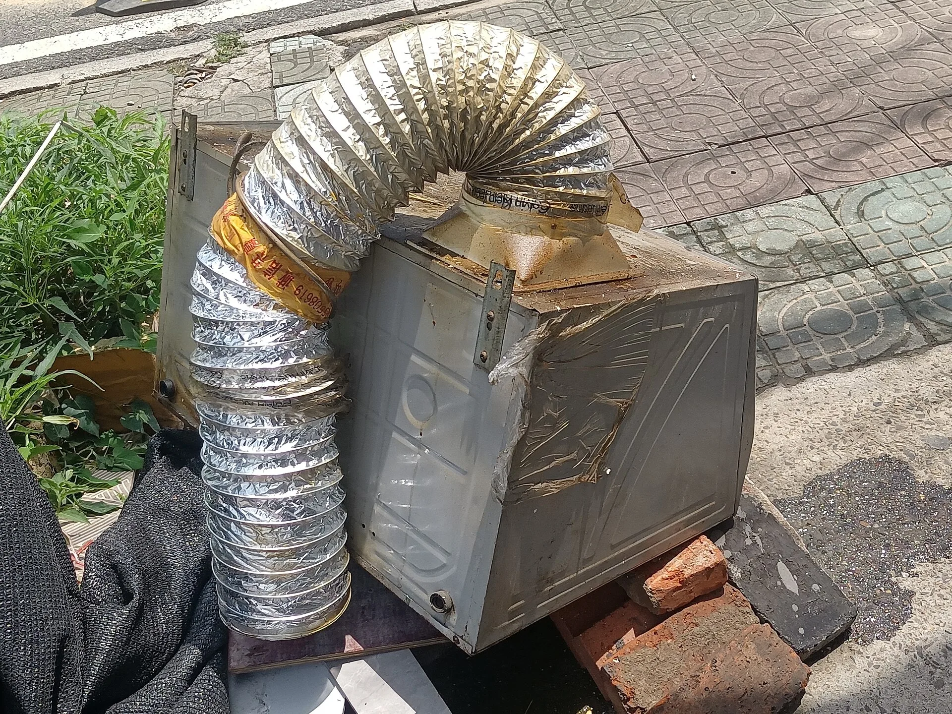 Range hood exhaust pipe. Ghost Kitchen Build-Out: Permit, Exhaust and Lease Before You Design