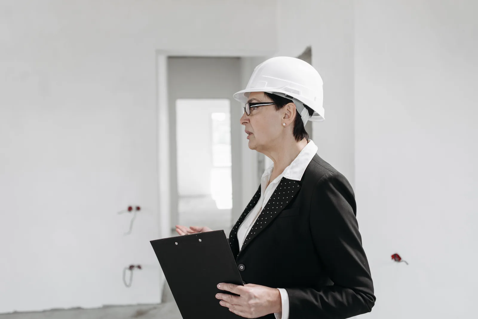 Professional female engineer inspecting a construction site with clipboard and helmet. Ghost kitchen compliance checklist: the operating cadence