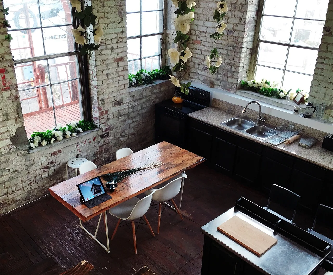 inside, house, wall, window, kitchen, table, chairs, dining, area, sink, oven, interior, design, kitchen, kitchen, kitchen, kitchen, kitchen, interior. Ghost Kitchen Delivery App Fees: Ranges by Platform