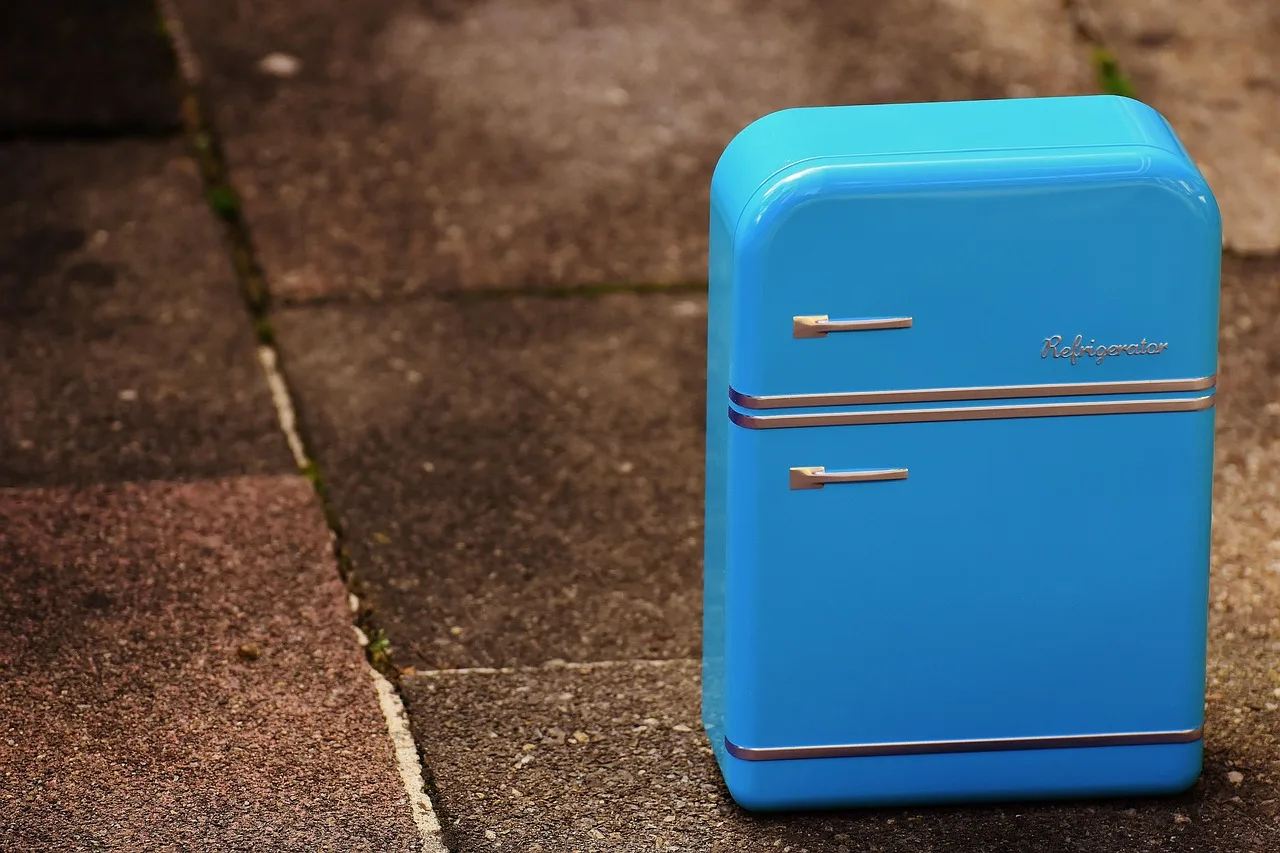 refrigerator, can, cookie jar, blue, storage, tin can, sheet, coloured, silver, refrigerator, refrigerator, refrigerator, refrigerator, refrigerator. Ghost Kitchen Heatwave Prep in the US: Cooling, Cold Chain and Driver Safety