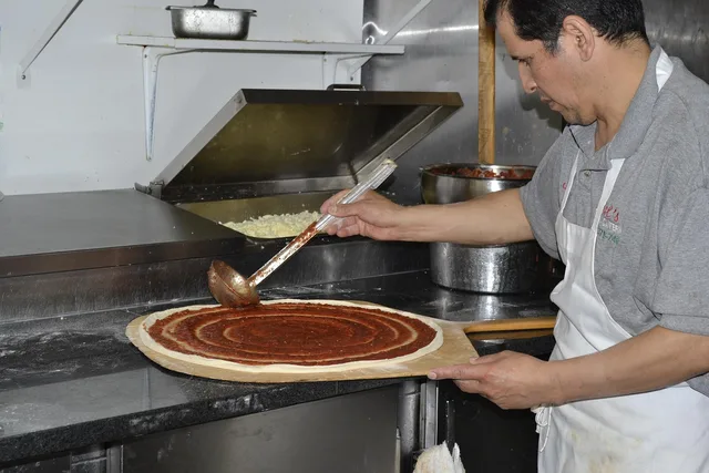 pizza, making pizza, pizza guy, pizza maker, pizza shop, pizza saouce, fast food, delivery, take away food, italian food, pizza, making pizza, making pizza, making pizza, making pizza, pizza guy, pizza maker, pizza shop, pizza shop, pizza shop, pizza shop, pizza shop. Ghost kitchen marketing: the five surfaces that matter