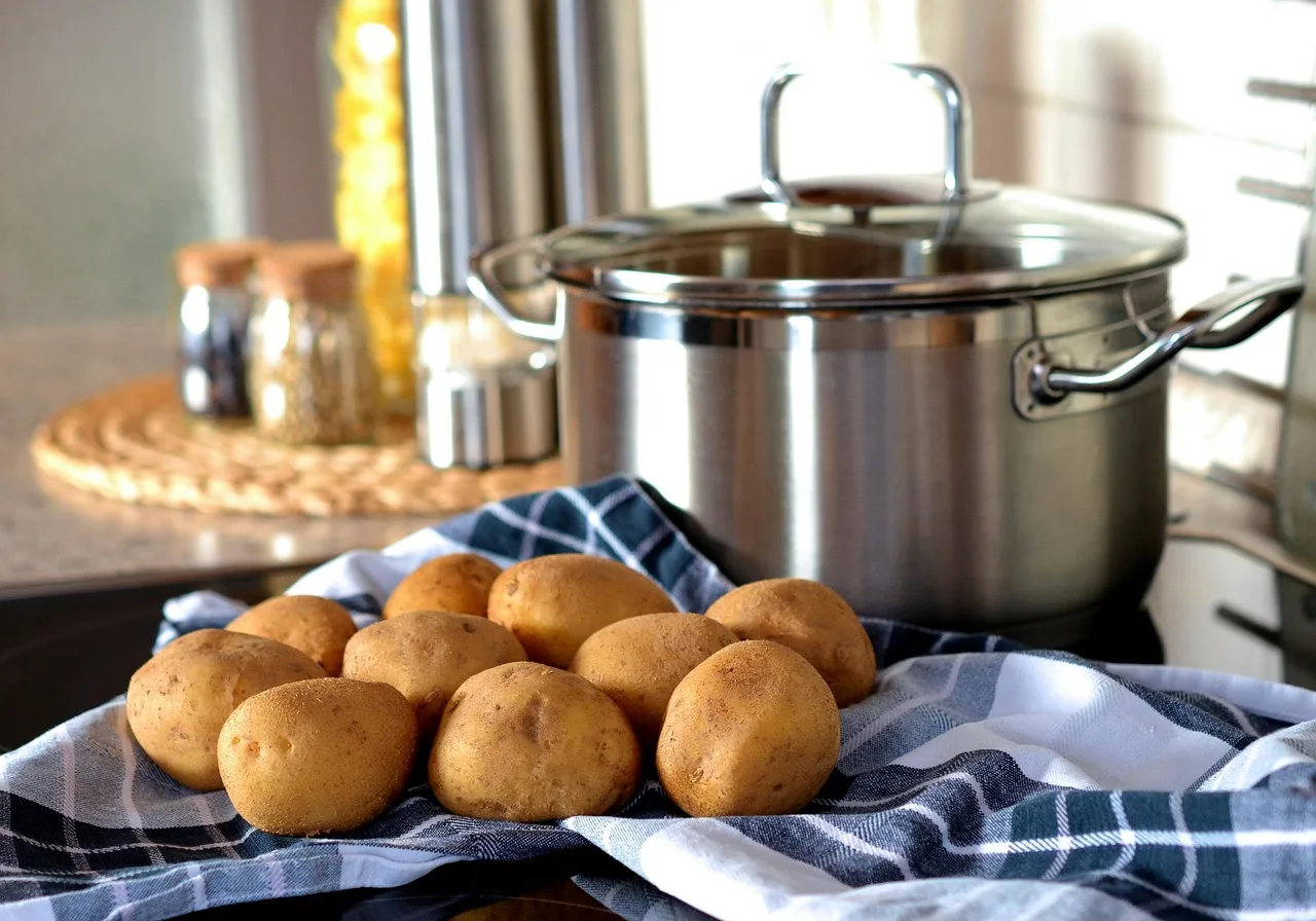 potatoes, cook, pot, eat, food, fresh potatoes, crops, tuber crops, harvest, produce, organic, fresh, kitchen, starch, starchy, carbohydrates, potatoes, potatoes, potatoes, potatoes, potatoes, pot, kitchen, kitchen, kitchen. Ghost kitchen inventory planning framework
