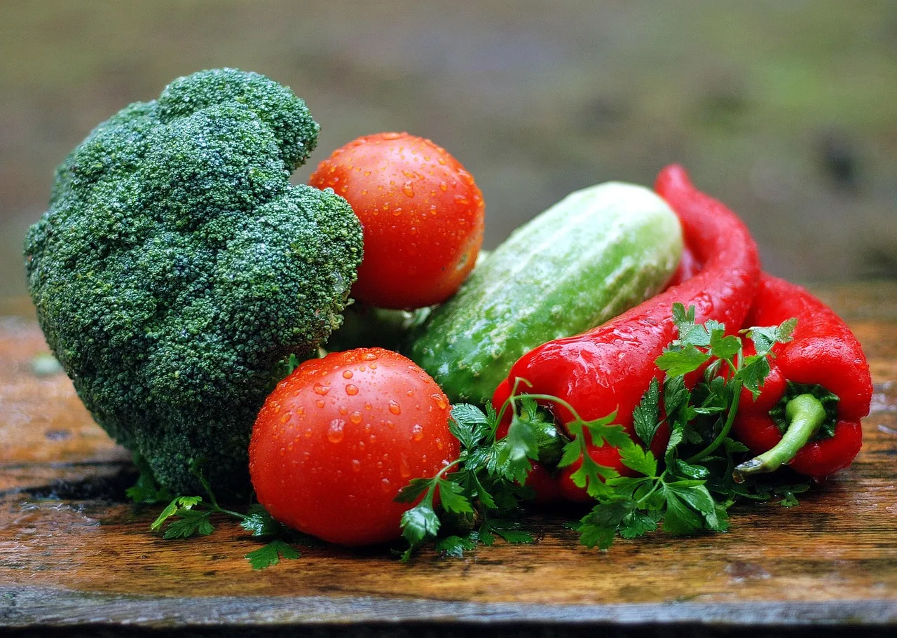 vegetables, water droplets, fresh, fresh vegetables, produce, organic, harvest, ingredients, raw, raw vegetables, vegetarian, healthy eating, food, healthy food, vegetables, vegetables, vegetables, vegetables, vegetables, food, food, food, healthy food. What ServSafe and California health rules require of ghost kitchen staff